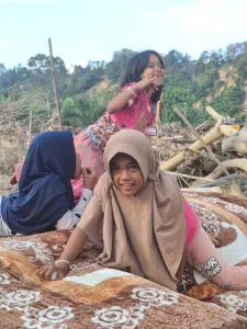 Anak-anak warga Lubuk Sidup, Aceh Tamiang