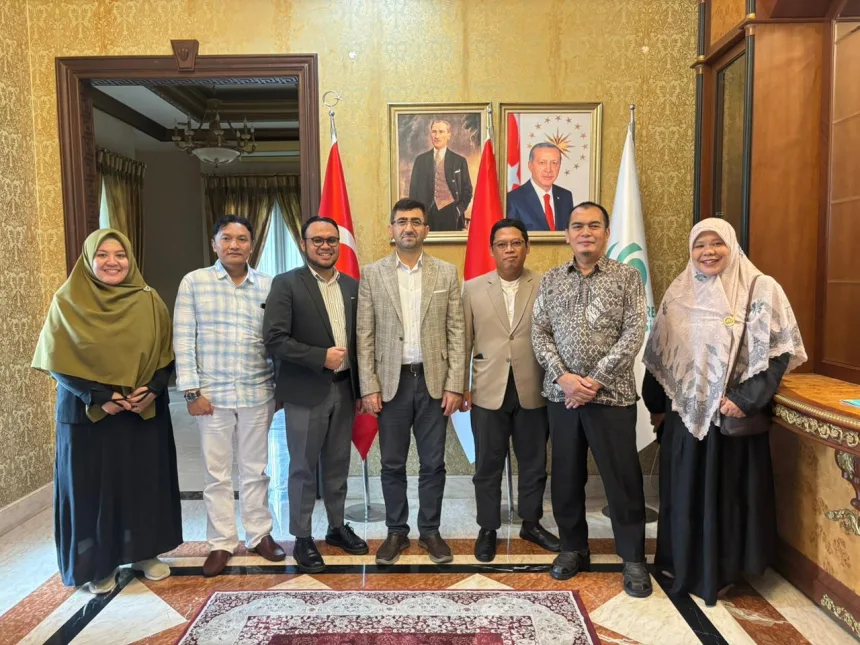 Dr. Cemal Sahin bersama Pengurus Forjim